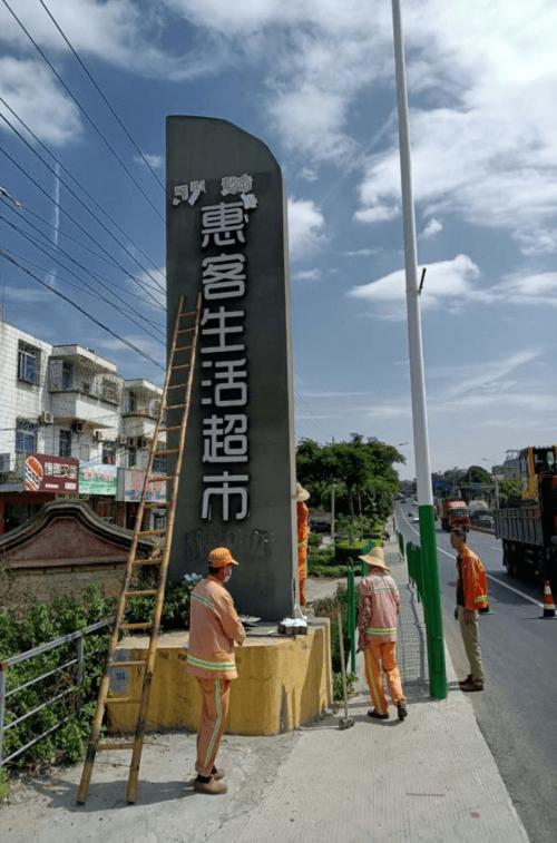 国道324线翔安段沿线店铺和工厂多,一直以来都是公路"非标"存在的集中
